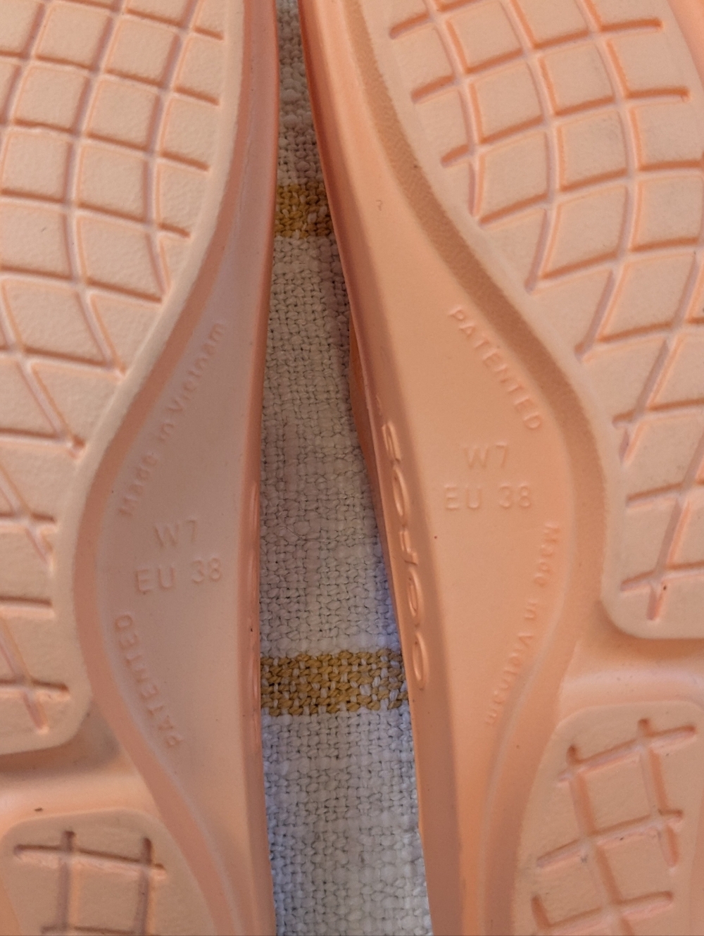 NWOT OOFOS OOlala Sandals Flip Flops Peach 7 - Picture 7 of 7